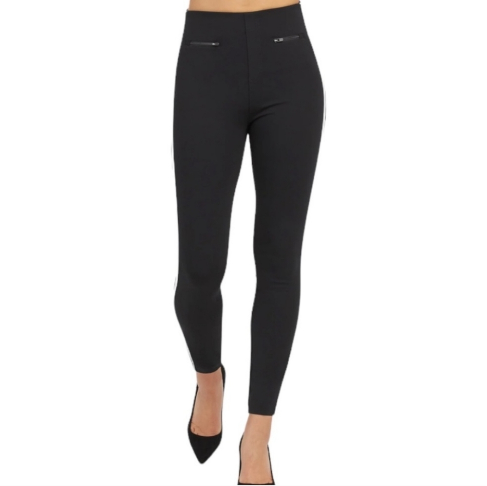 Spanx Perfect Ankle Pant Navy with White Piping in a Small Tall NWT